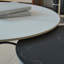Tables basses rondes imbriquées - Plateau en faux marbre blanc et noir avec structure en métal noir robuste, ensemble de tables basses de salon peu encombrantes 