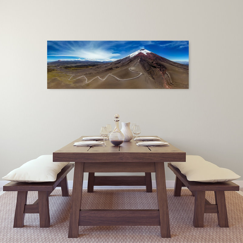 «Snowy Volcano Winding Road», art dramatique abstrait contemporain, paysage de montagne, H 16 po x l 48 po
