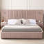 Très grande base de lit tapissier en fer avec tissu chenille et motif plissé. Comprend un lit plateforme très grand avec une tête de lit, une structure solide et une table de chevet. (Matelas non inclus)-1136075457-1136075459