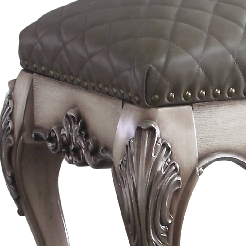 Tabouret de chambre gris et blanc rétro, ajoutant une touche classique à votre espace de mise en valeur