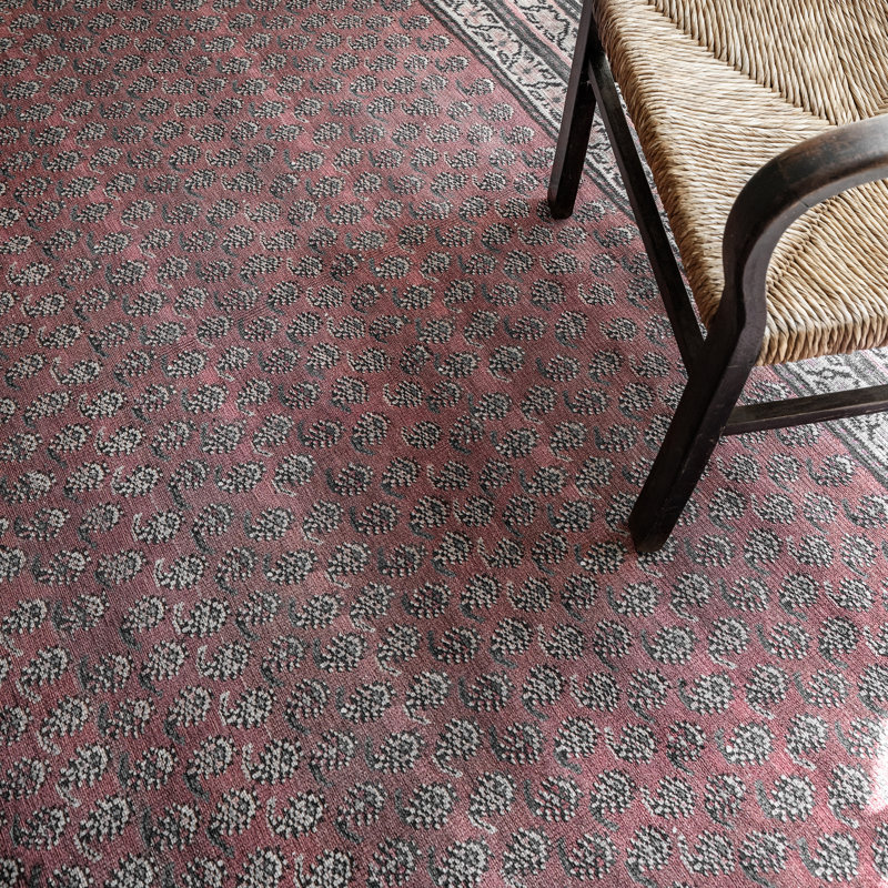 Tapis d'inspiration rétro Carlton, 10 pi x 14 pi | Style rétro, design d'inspiration héritage, design persan, palette rouille et gris anthracite, tissage plat dense
