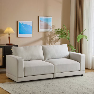Canapé à accoudoirs carrés modernes de 81 po avec revêtement en tissu doux, coussins profonds et pieds robustes en bois blanc pour le salon ou la chambre à coucher