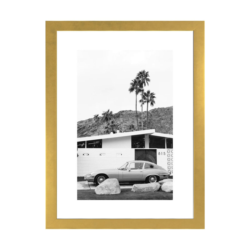 «Palm Springs Ride II» par Bethany Young - reproduction de photo, H 32 po x l 24 po x P 1 po, Papier encadré doré, Blanc