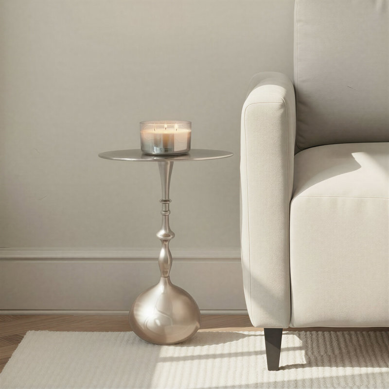 Table d'appoint en métal