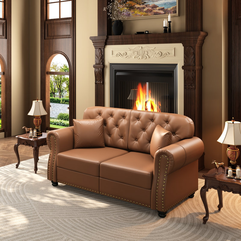 Canapé Chesterfield de 63 po avec garniture cloutée et accoudoirs roulés, canapé de style Mid-Century moderne capitonné avec boutons, brun