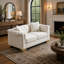Canapé Chesterfield en velours beige, 2 places, 157 cm (62 pouces), accoudoirs arrondis, orné de clous dorés