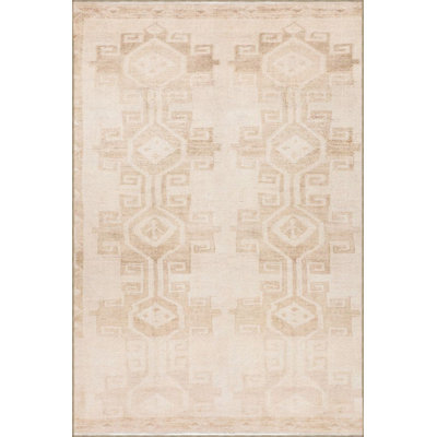 Machine Washable Light Yellow Traditional Geometric Decorative Rug
