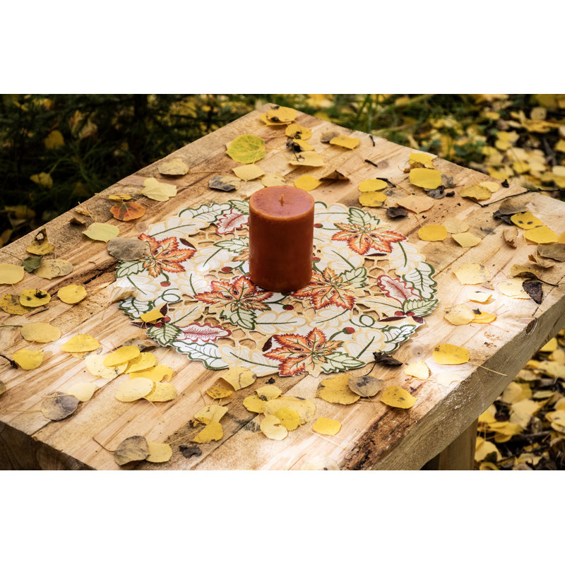 Feuille d'érable d'automne multicolore brodée Riggleman, Rond 15 po