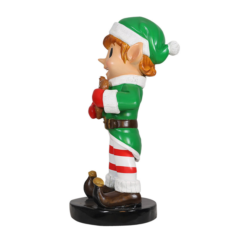 Elf holding Gingerbread