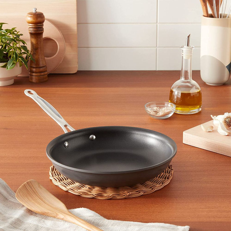 Non Stick Skillet, 9" W