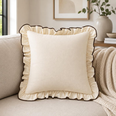 Coussin décoratif en coton avec bordure à volants 18 po x 18 po Ruffled Edge