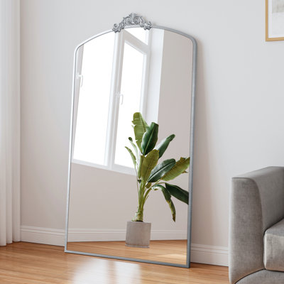Miroir sur pied 36 po x 66 po avec cadre en métal pour le salon - Ornement rétro arqué, argent antique pour la chambre à coucher, couloir attrayant