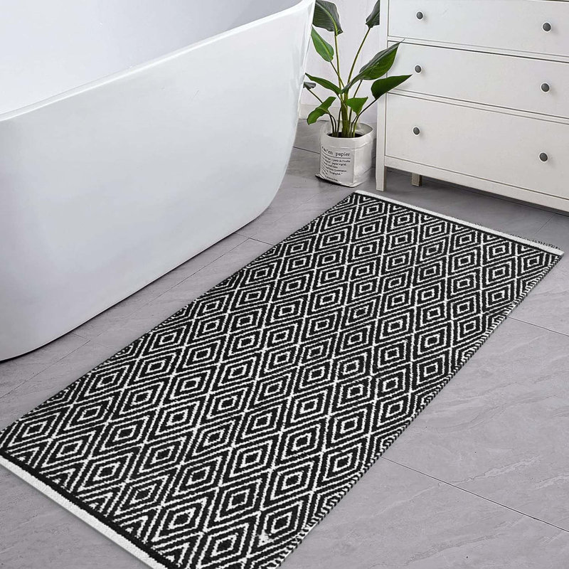 Siggers Geometric Handmade Flatweave Cotton Greyish Beige-White Rug, Runner 2' x 5', Greyish Beige-White
