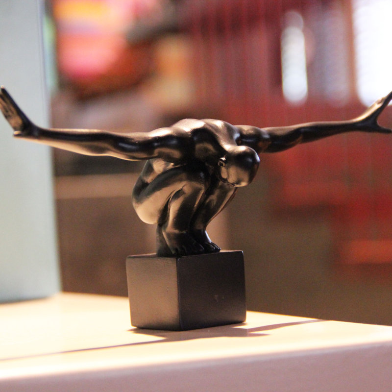 Sculpture Adam & Friends Home Take-A-Bow | 1 pièce, Noir