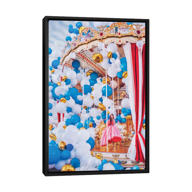 Carrousel de Moscou par Hobopeeba-impression, H 26 po x l 18 po x 1,5 po, Toile avec cadre noir, Pas de tapis