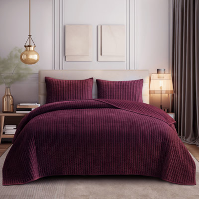 Wonderful Velvet 3-piece reversible quilt set