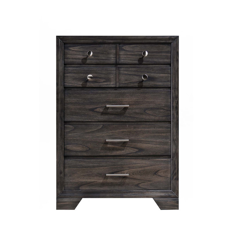Commode à tiroirs avec boutons en métal