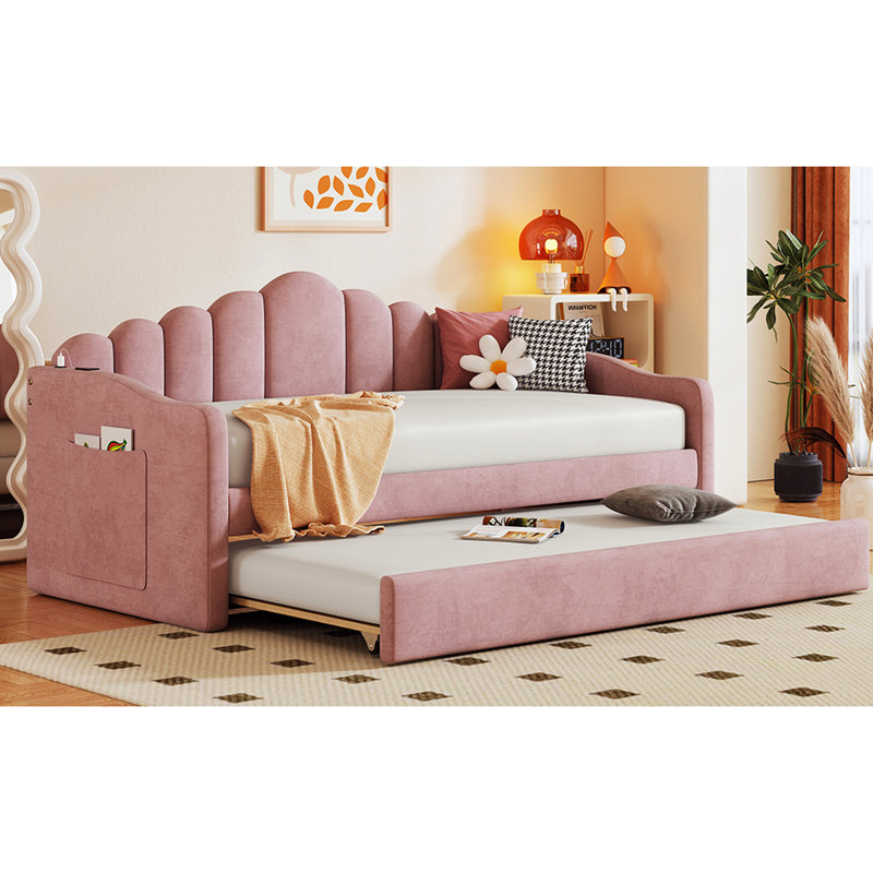 Lit de jour simple avec couchette et charge, revêtement en velours rose, fonctionnel, pas de sommier élégant, velours, style durable,