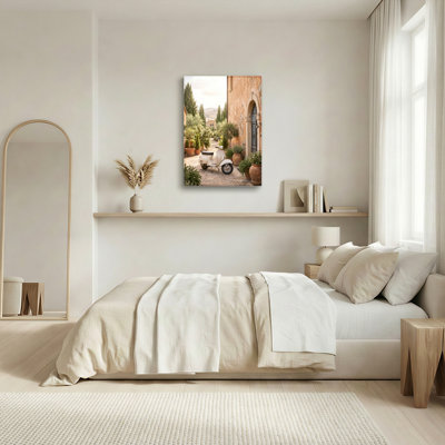 Ensemble de 1 tableau sur toile représentant une cour avec un scooter
