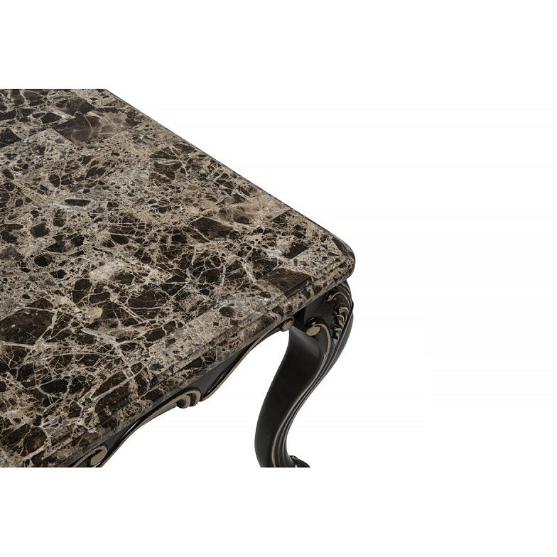 Table basse de style transitionnel, plateau en marbre, pieds cabriole, détails courbés dorés, finition en noyer foncé