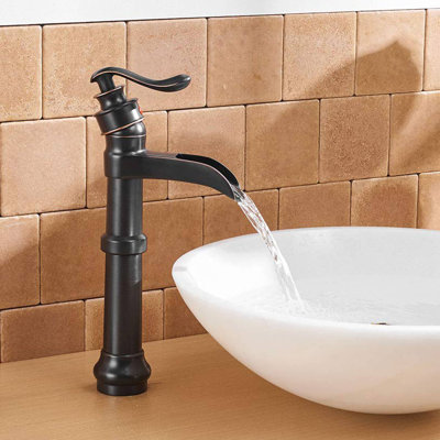 Single-handle Bathroom Faucet with Drain Assembly