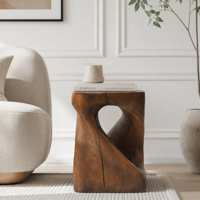 Table d'appoint à la texture imitation bois