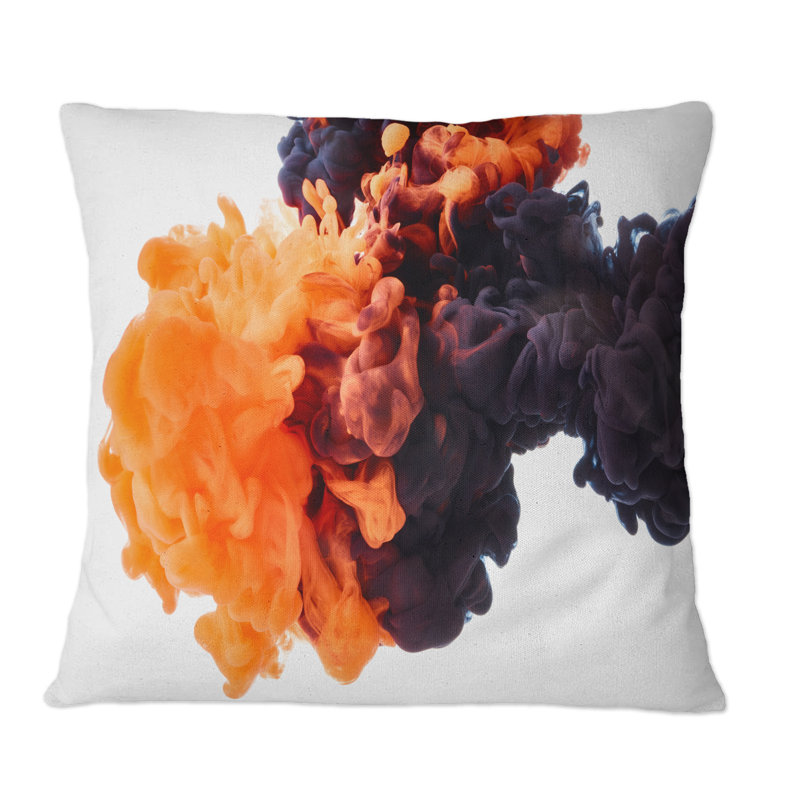 Coussin décoratif orange et noir Dancing Ink Clouds, 16 po x 16 po
