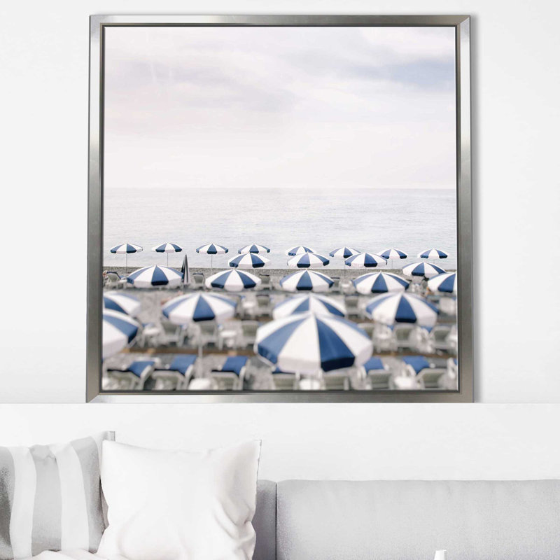 «Seaside 7» par Carina Okula - photographie, H 21,5 po x l 21,5 po x P 2 po, Cadre flottant argent