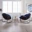 Chaise berçante en osier avec structure en métal-376665668