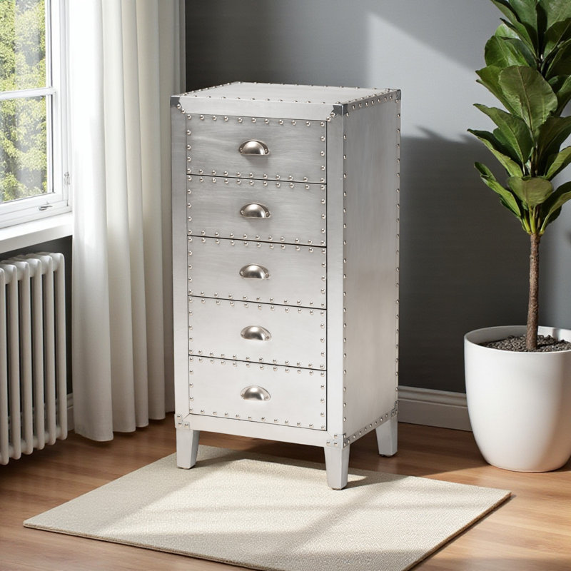 Armoire de rangement décorative à 5 tiroirs Gear au fini métal argenté, H 36,23 po x l 17,32 po x P 13,39 po