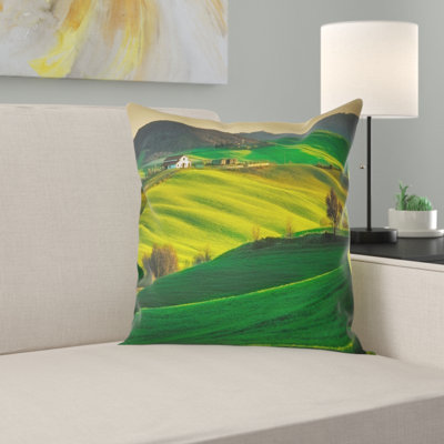Housse et insert de coussin carré Landscape Tree and Farmland Near Volterra