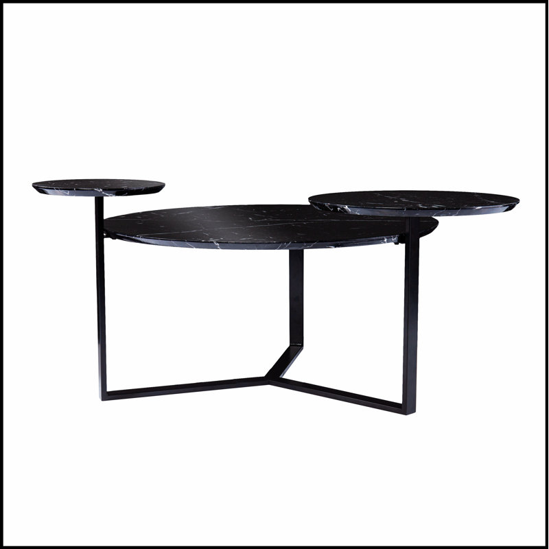 Table basse Saxelby en faux marbre avec un design élégant et beaucoup de rangement, parfaite pour les salons modernes et les espaces de divertissement.