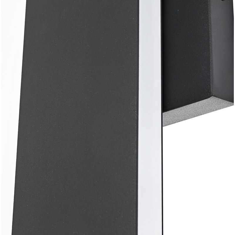 Applique murale d'extérieur noire de 4,5 pouces Louella, H 24 po x l 4,5 po x P 2,5 po