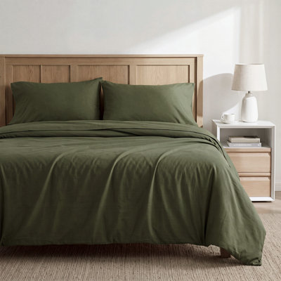 Ensemble de draps 4 pièces en polyester vert olive, literie pour grand / très grand lit: drap-housse (poche profonde de 16 po), drap plat et 2 taies d'oreiller, draps doux et infroissables pour la chambre à coucher