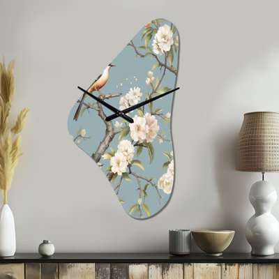 Rudman Chinoiserie avec oiseaux et pivoines - horloge murale asymétrique florale en métal, forme unique bleue