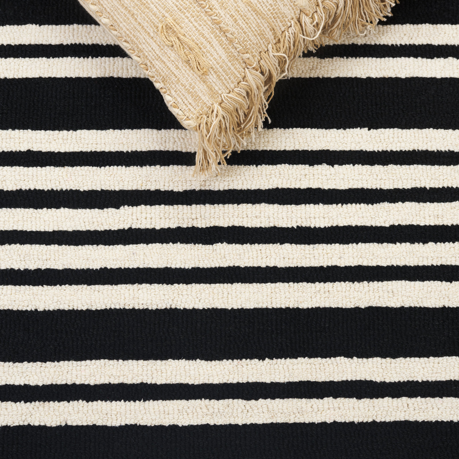 Hand-Tufted Geometric Wool Rug, Round 6'
