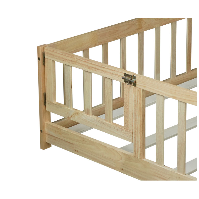 Structure de lit double pleine grandeur avec clôture et porte en bois d'hévéa naturel