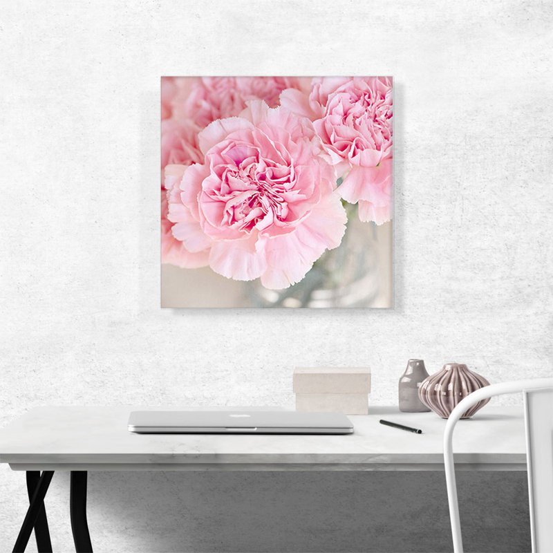 Œillet rose - reproduction de photo sur toile tendue, H 18 po x l 18 po x P 0,75 po