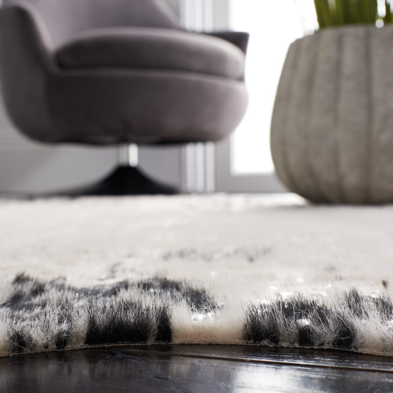 Arben Faux Cowhide Performance Rug, Novelty 5' x 6'5"