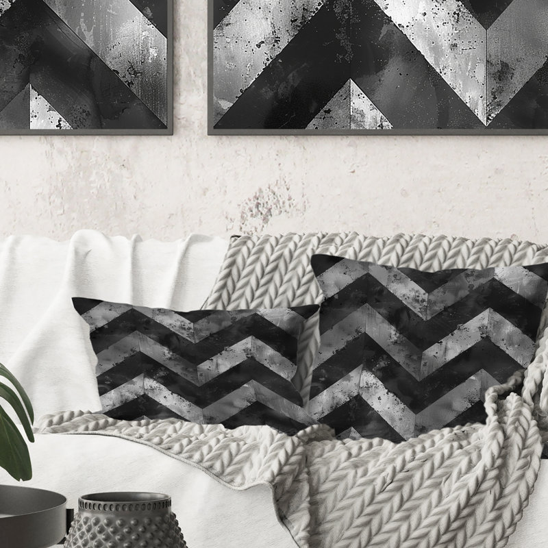 Coussin décoratif transitionnel à chevrons noir et gris II, H 16 po x l 16 po