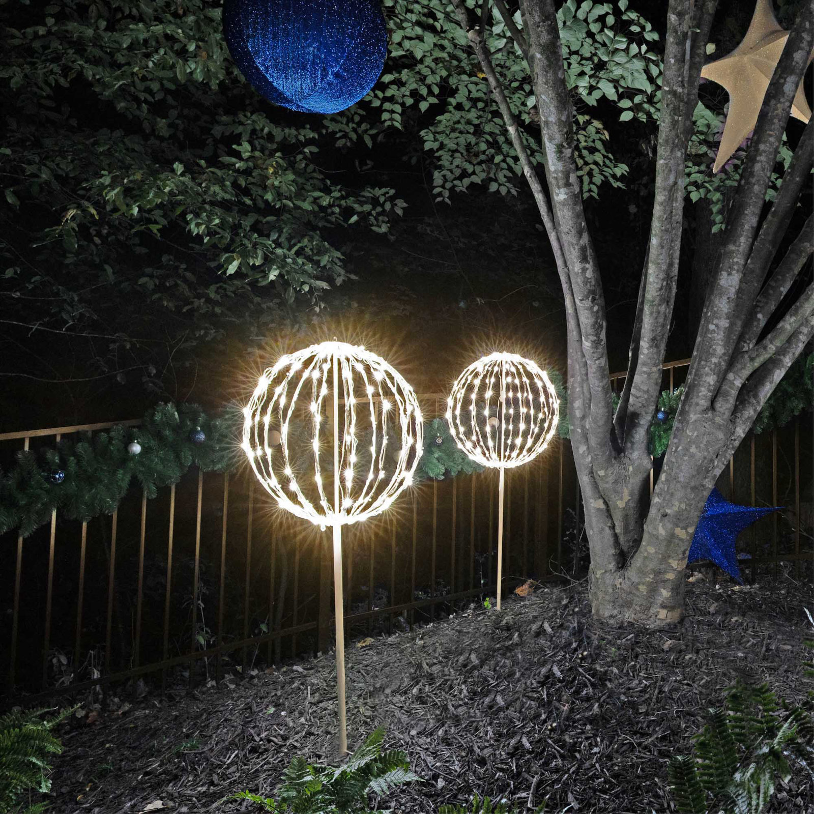 Fold-Flat LED Metal Lighted Outdoor Decoration, Warm White, 8" H x 8" W x 8" D
