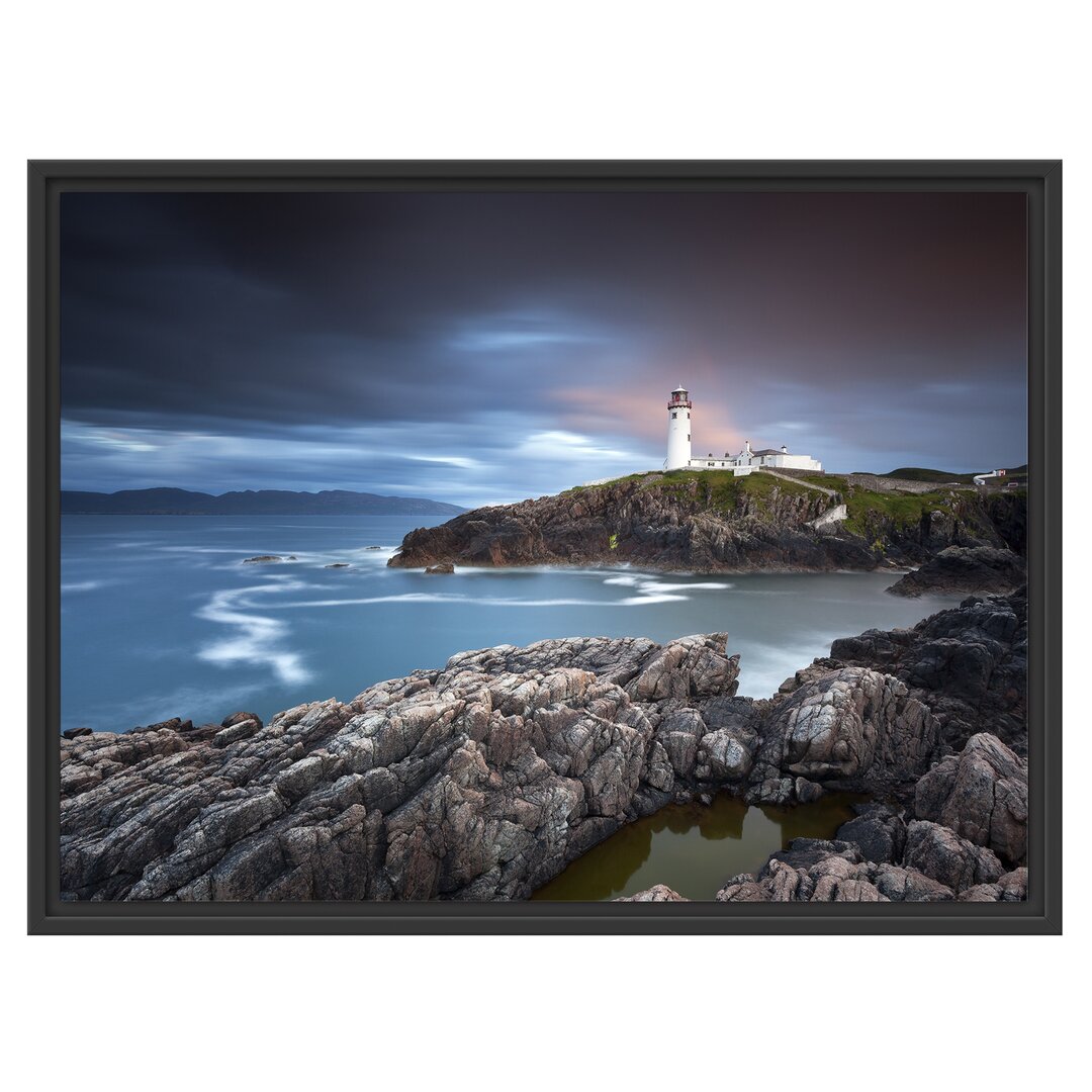 Leinwandbild „Leuchtturm im Meer“, Fotodruck