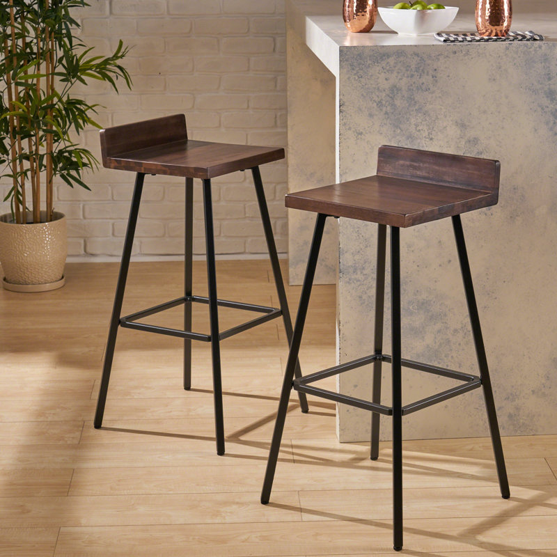 Élégants tabourets de bar en bois (deux) - pour les déversements, durables et attrayants (2) avec une finition élégante et résistante aux intempéries