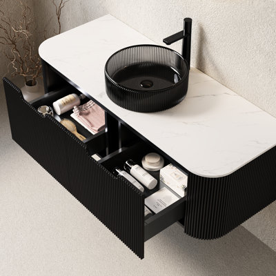 Meuble-lavabo mural de 48 po avec lavabo rond en verre noir transparent, rangement à 2 tiroirs avec finition matte à rayures 3D, glissières sous plan à fermeture en douceur, contreplaqué épais de 18 mm, profilé