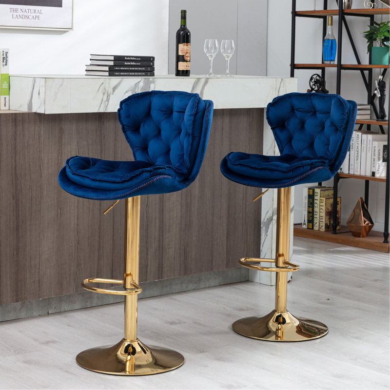 Ensemble de 2 tabourets de bar, avec repose-pieds chromé et base pivotante à hauteur réglable en velours + tabouret de bar simple à pattes dorées - bleu