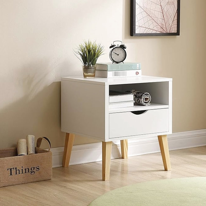 Table d'appoint blanche de style moderne du milieu du siècle, idéale pour les petits espaces. Tiroir et compartiment pour téléphone inclus. Pieds en bois massif. Design américain. Table d'appoint en bois dur. Chambre compacte. Rangement. Fabriqué en bois massif.