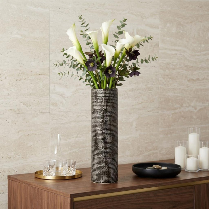 Vase de table en céramique noire Vaila, H 15 po x l 4,5 po x P 4,5 po