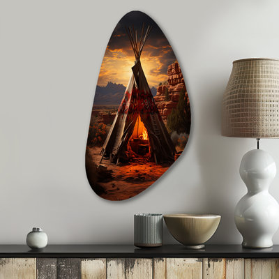 Orange orange Tipi embrassant la tradition I - art mural asymétrique en métal de forme amérindienne