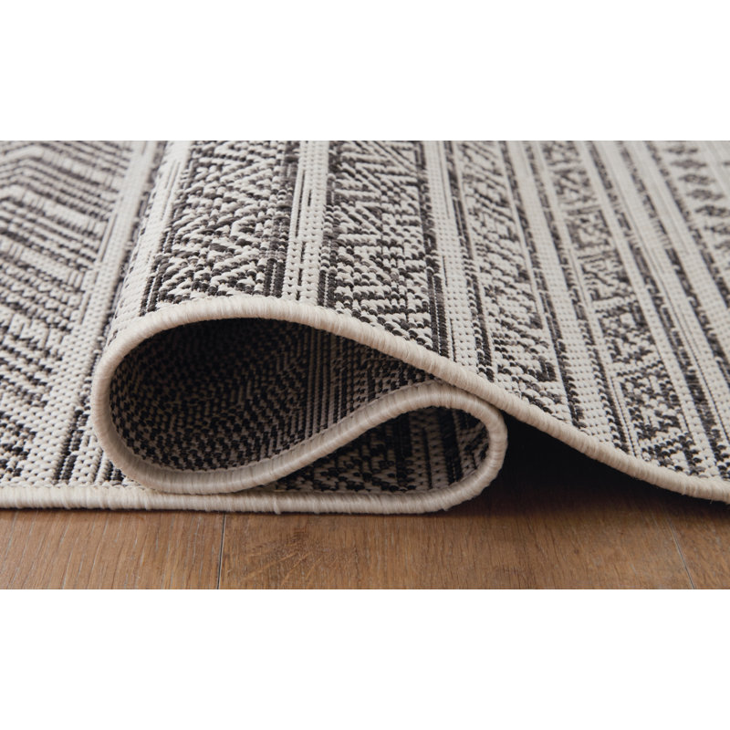 Mccaw Flatweave Geometric Indoor / Outdoor Rug, Rectangle 5'3" x 7'7"