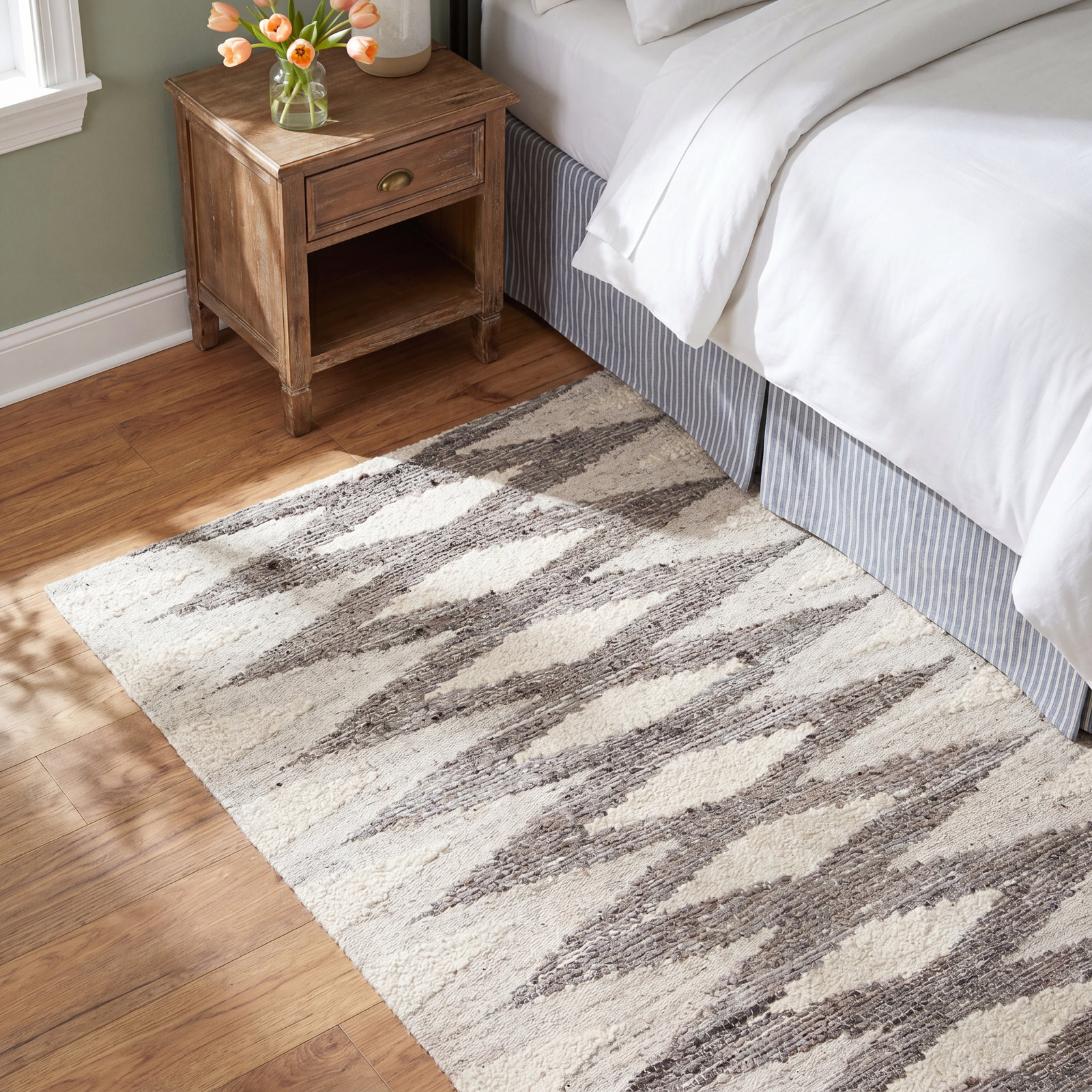 Homer Handmade Silver/Gray/Cream Rug, Rectangle 5' x 7'6"